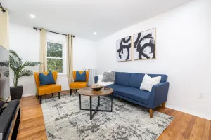 Image of Bungalow House - Free Parking - 10 mins to Hartford & Airport