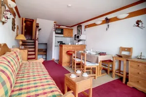 Image of 200m from resort center, 2nd floor, view ski slopes, balcony, tv, ski locker, 28m², Les Menuires