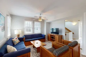 Image of Beachy townhouse with pool acces, washer\/dryer, fast WiFi, AC & ocean views