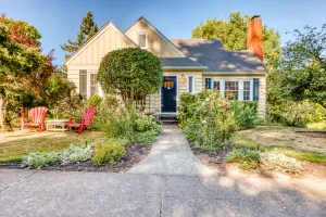 Image of Cheerful home with patio & yard - walk to parks, trails & Hayward Field