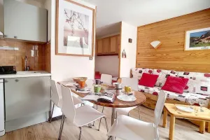 Image of 200m from resort center, 3rd floor, balcony, tv, ski locker, 24m², Les Menuires