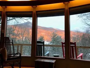 Image of Private cabin with VIEWS FOR DAYS!