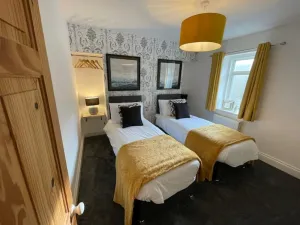 Image of Entire townhouse hosted by Beni