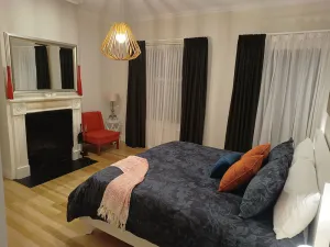 Image of Lux Modern Minimalist Getaway, King, Open Fire, River Access\/Views in Township.
