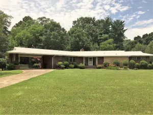 Image of Great private home in convenient location