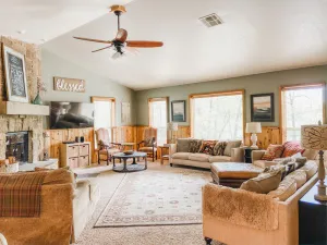 Image of 4 BDR Cozy Cabin near Fishing, Golf, Marina + Wifi + Pool Table, Pets OK