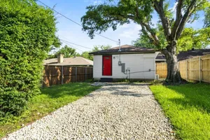 Image of North West Dallas Guesthouse l King Bed l Washer & Dryer