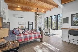 Image of Cozy custom-built Cabin - Lakeside