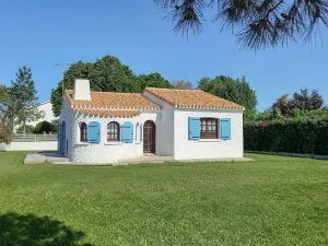 Image of Charming House with Large Garden, Near Beach, 6 Guests, Pet-Friendly