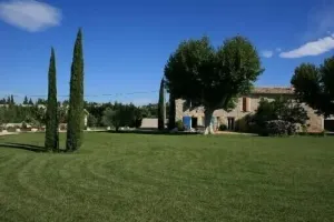 Image of Provencal farmhouse rental of 200 m2 with swimming pool close to Avignon, Vaucluse