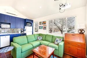 Image of Colorful and Cozy★King Bed ★Near UT, Domain, Downtown