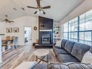 Image of 7 Bed Wine Country Home Mins from Shops and Restaurants