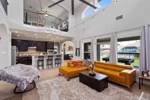 Image of Cozy and Fun Luxury Family Home - 5 mins to City or Countryside