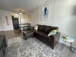 Image of Quiet street in midtown that is close enough to walk to restaurants & shopping.