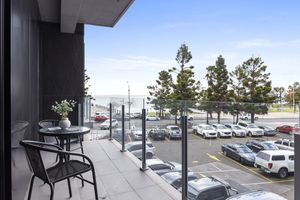 Image of Oceanfront 2-Bed With Balcony & Study Nook