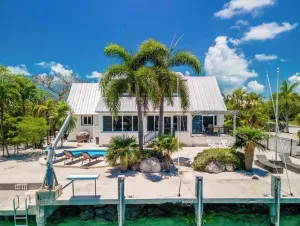 Image of Reel Sunset 3\/2 with Pool and Canalfront in Duck Key