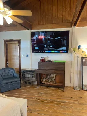 Image of Charming 1-Bedroom Oasis in Lafayette - Perfect for a Cozy Getaway