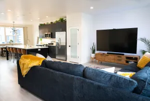 Image of ✨Cozy and Modern 4BD Townhome 📺 w\/ 86 inch Television ✨