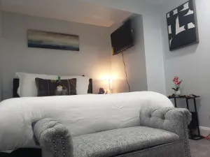 Image of The Micro-Suite at The Eden Park Inn *Tiny Apt