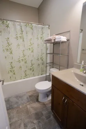 Image of Cozy updated Condo. Close to shopping and restaurants.