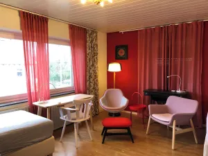 Image of Red Floor in Franconian design, south-facing balcony only 50 steps to cycle path