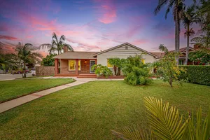Image of Cozy, spacious 4B4B house with high-speed internet near Disney