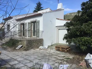 Image of SIGNS VAR campaign - 10 minutes from the Castelet circuit - 20 minutes from the sea !!!