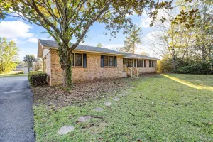 Image of Oak Hill- 2 Acres with Pool, 4 Bedrooms