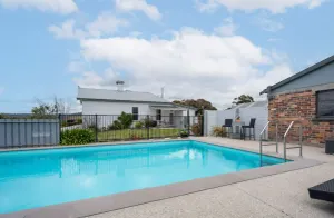 Image of HENDERSONS in Gravelly Beach