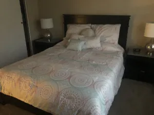 Image of 3 bedrooms & 2 full bath close to westgate in Glendale