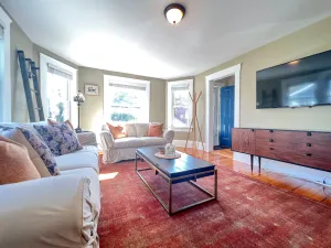 Image of Cozy three-bedroom home close to Boston