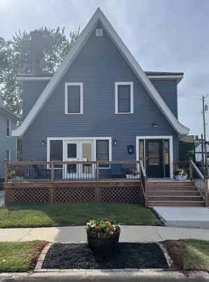 Image of 5 Minutes from Downtown Racine. Private deck, entrance, and driveway.