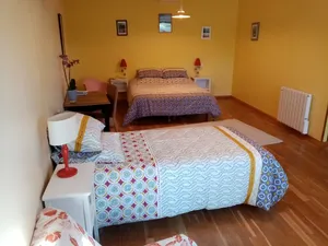 Image of Spacious YELLOW room - Breakfast included