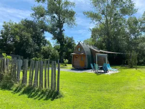 Image of Bungalow accueillant à Saint-Pardoux avec piscine partagée