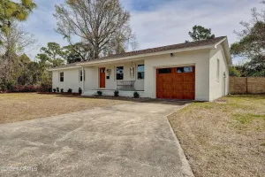 Image of Charming Mid-Century Modern get away for up to 7