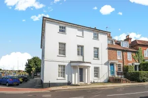 Image of Dolphin House, Emsworth -  a flat that sleeps 2 guests  in 1 bedroom