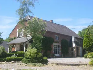 Image of Cottage in Englancourt with Fenced Garden