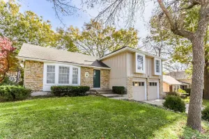 Image of The whole 3 bedrooms\/3 baths single family  house in Overland Park with sauna!