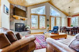 Image of Spacious Modern Mountain Cabin On 2.5 Acres