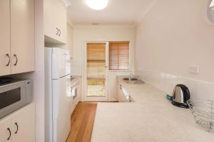 Image of Style on Stanley- central, single garage and wifi! - Central two bedroom apartment with a queen bed, two singles and kitchen facilities