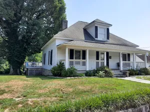 Image of 120 year old home located in the heart of Mayberry and the Yadkin Wine Valley