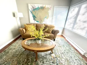 Image of “Charming Beauty” cozy\/modern home- min from Great Lakes Mall\/entertainment\/food