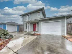 Image of Recently-upgraded, beautiful townhome - close to the business district