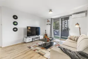 Image of EAST4 - Vintage Vibes East Freo 2B 1BA