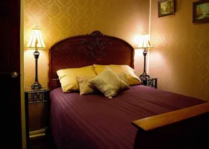 Image of Water Lilies Room at Carousel Bed and Breakfast