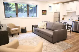 Image of Artfully decorated Downtown Condo: Capri 004