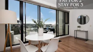 Image of Luxe on Main in Mornington Views of the Bay