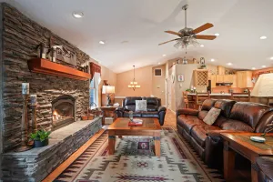 Image of Private, peaceful retreat near Deschutes River w\/Hot Tub, fenced yard, Ping Pong, & Foosball