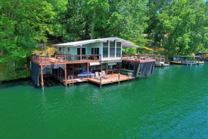 Image of #169  PONTOON BOAT AVAILABLE! RIGHT ON LAKE! CLOSE TO TOWN!