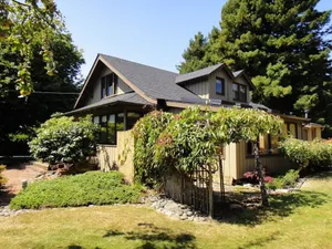 Image of Spacious & Comfy, nr Zoo SKYWALK, Garden, Redwoods, Park, & even great 4 HORSES!